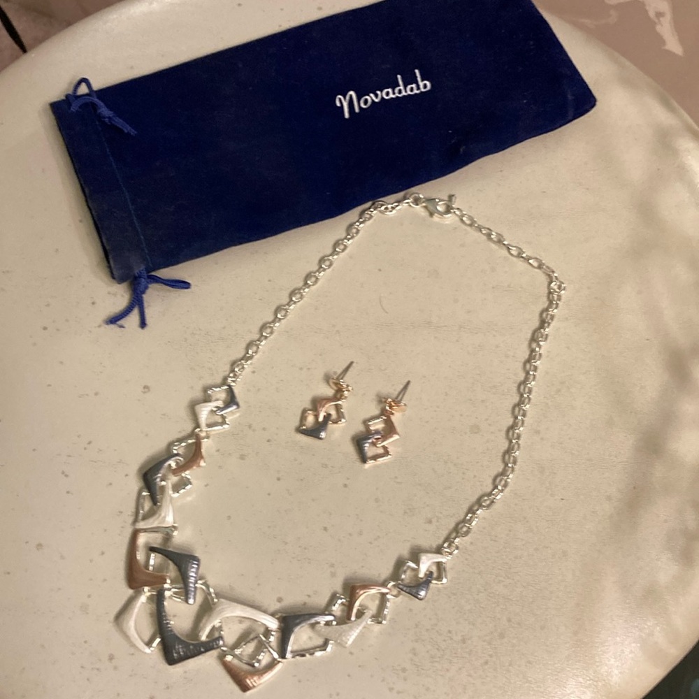 Novadab Necklace and Earrings Set